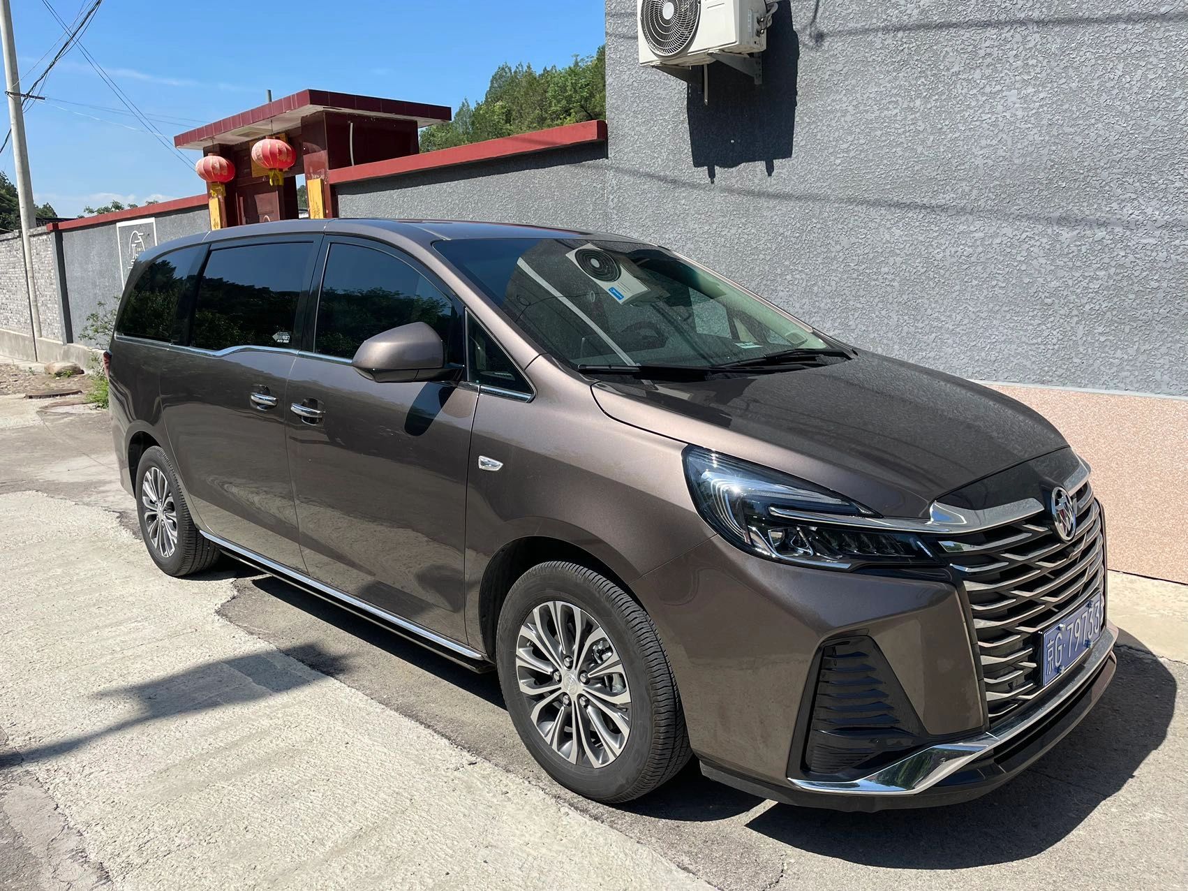 Mr. Wang’s pickup minivan